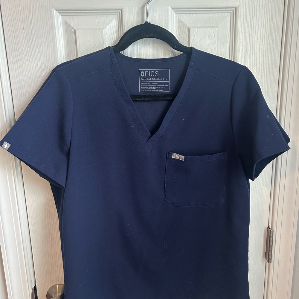 Figs Navy Catarina Top